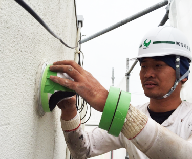 施工中　男性スタッフ　写真